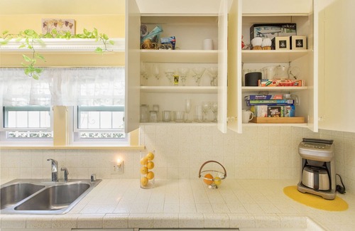 View Park-Windsor Hills House | Lovingly Restored Bungalow located near SOFI Stadium.