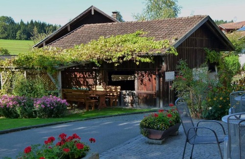 Viechtach Apartment | Lovingly furnished apartment (65m2) for 4 people with furnished balcony