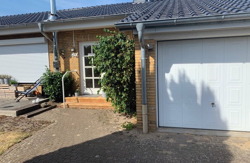 Quickborn Ski Chalet | Lovingly renovated bungalow Hamburg's countryside, fully fenced plot of land