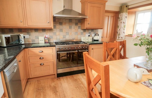 Embleton Cottage | LOW CROFT, pet friendly, with pool in Embleton