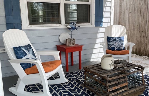 St. Augustine Beach House | LOW TIDE - 2 Beds/1 Bath - Pet Friendlyn