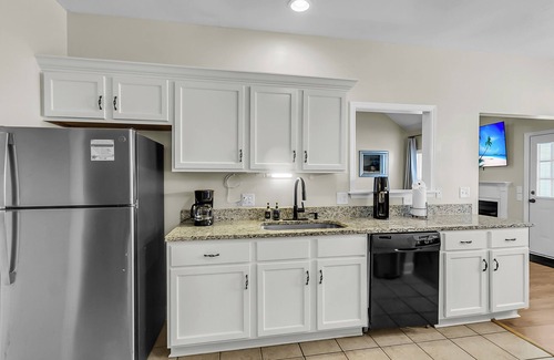 North Charleston House | Lowcountry Luxe: Spacious 4BR Oasis in Charleston!