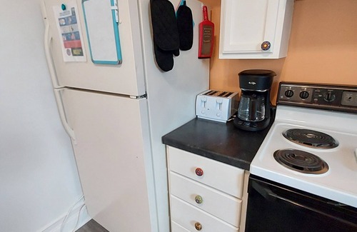 Monroe Apartment | Lower 2 BR Aunt Rose's Place Monroe MI This property has many favorable reviews!