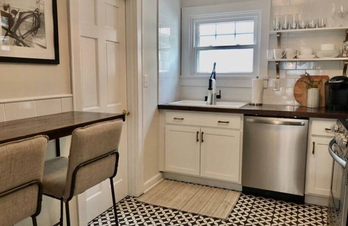 Mariemont Apartment | Lower Cambridge · Cozy Cambridge