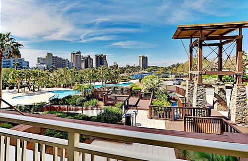 Sandestin Condo | Luau II | Ocean Blvd 2-Unit Retreat | Heated Pool & Gym | Steps to Beach