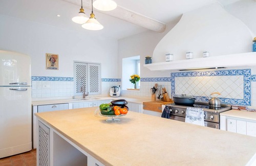 Goult House | Luberon – A magnificent character property – Sleeps 19