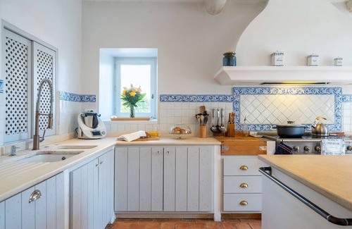 Goult House | Luberon – A magnificent character property – Sleeps 19
