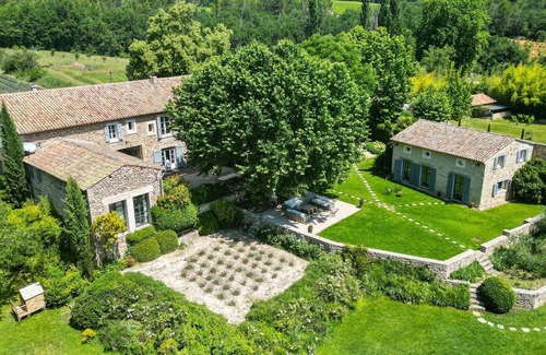 Goult House | Luberon – A magnificent character property – Sleeps 19
