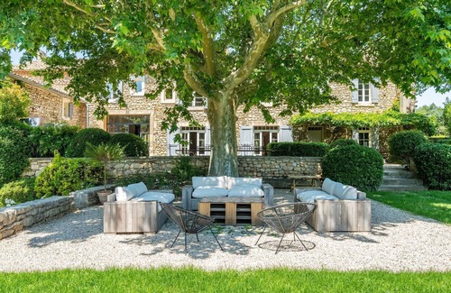 Goult House | Luberon – A magnificent character property – Sleeps 19