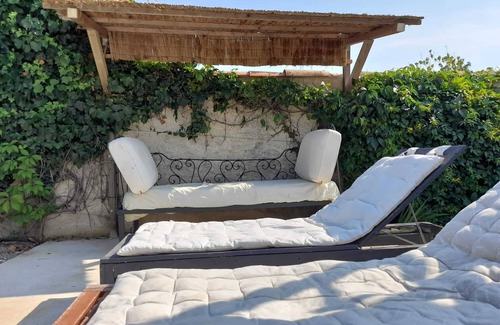 Pertuis Villa | Luberon, villa in calm climate, private pool, children's play area.