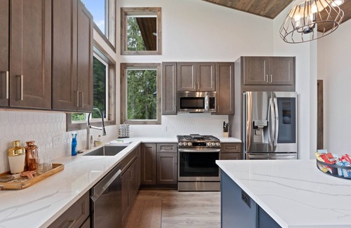 Priest River House | Luby Lodge - Modern Luxury Home with a Hot Tub