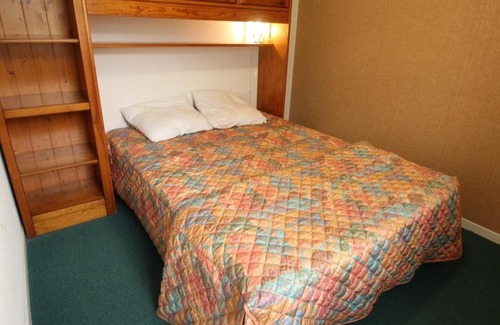 Bagneres-de-Luchon Apartment | Luchon - T2 pour 4 pers. avec balcon et parking - FR-1-313-185