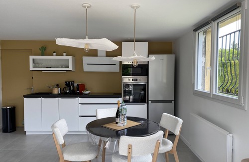 Teilhard Apartment | "luci" Apt 5mm du Zenith, Stade Cézeaux, Chru, Chataigneraie, Royat et Clermont