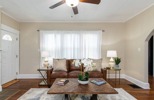 Picadome House | Lucky Charm -14mi to Horse Park - cable included