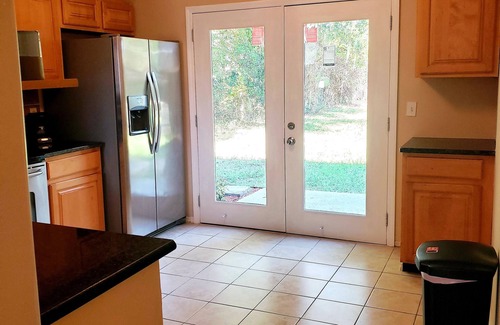 Jacksonville House | Lucky Lodge: 3Bd/2Bth Home Away from Home Sleeps8!
