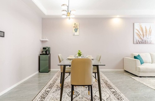 Kilimani Apartment | Lucullan haven with pool+gym+king bed+yaya center