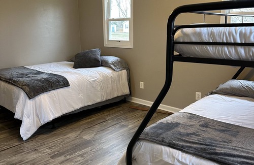 Wilson House | Lucy's Lake House, Lake view, One block from Lake Ontario, Peaceful & Spacious