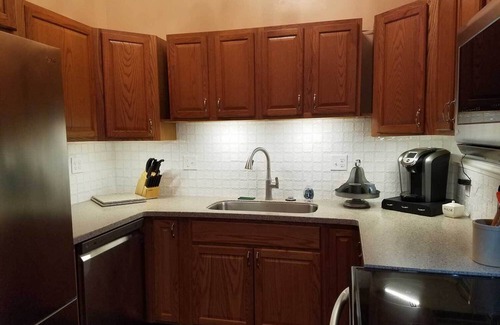 Nashville Apartment | Lucy's Loft above the Nashville Fudge Kitchen in the heart of Nashville, Indiana