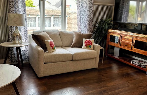 Nashville Apartment | Lucy's Loft above the Nashville Fudge Kitchen in the heart of Nashville, Indiana