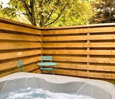 Almondbank Ski Chalet | Lugh 9 - Hot Tub-Perth-Pets-Luxury-Hunting Tower