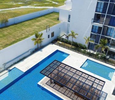 Comuna 2 Apartment | Lujoso con terraza, vista al mar y reserva natural