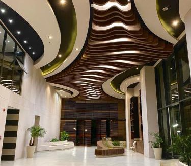 Comuna 2 Apartment | Lujoso con terraza, vista al mar y reserva natural