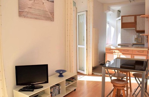 Trebeurden Apartment | Lumineux appartement 2 pers, centre Trébeurden, proche plage, chiens admis - FR-1-368-136