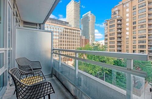 Yonge-Eglinton Apartment | luminous 2-Bedroom Apartment with Balcony