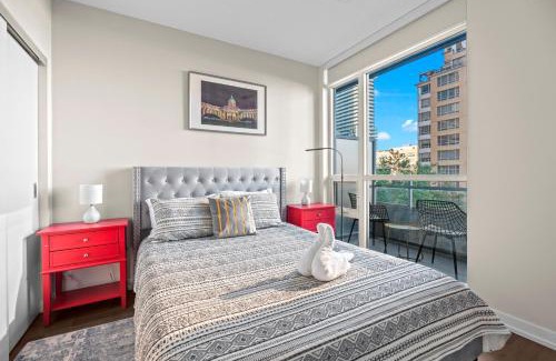 Yonge-Eglinton Apartment | luminous 2-Bedroom Apartment with Balcony
