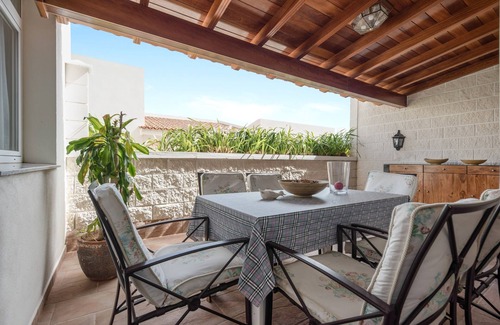 Las Arenas House | Luminous and spacious house with terrace. Wifi available.