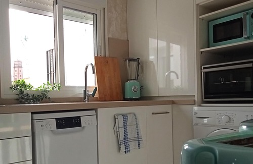 Doctor Barraquer-Grupo Renfe-Policlinico Apartment | Luminous, clean and handy apartment 2BDR 1BTH Kitchen