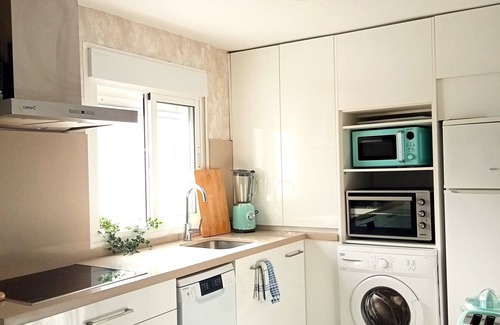 Doctor Barraquer-Grupo Renfe-Policlinico Apartment | Luminous, clean and handy apartment 2BDR 1BTH Kitchen