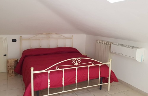 Benevento Apartment | LUMINOUS ROMANTIC ATTIC