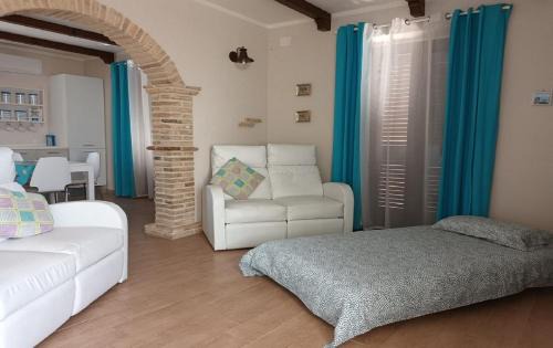Citta Sant'Angelo Apartment | Luminous with pool and aircon