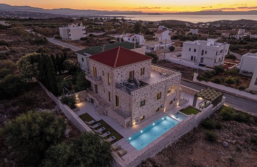 Chorafakia Villa | Luminus Arcus Villa I Modern villa with a private pool!