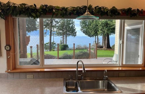 Lummi Island House | Lummi Island Waterfront Retreat with stunning views ! Perfect getaway.