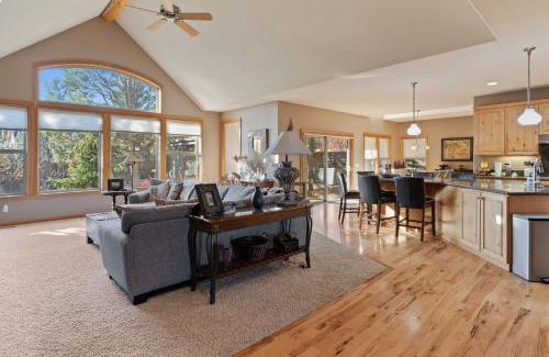 Redmond House | Luna View 30 Day Minimum home