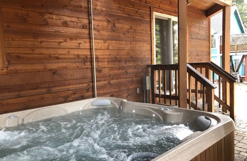 South Lake Tahoe House | Lupine Delux lodge, hot tub, Pool table sleeps 8 people
