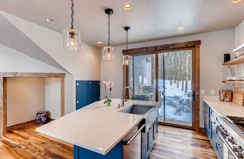 The Reserve House | Lupine Mountain Modern, 4 Bed, 4.5 Bath, Chef Kitchen, Rooftop Hot Tub