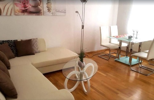 Altlindenau Apartment | Luppesuite - in a listed Wilhelminian style building near the city center