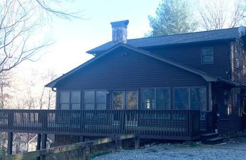 Lake Lure House | Lure Me Inn - WALK to all resort amenities