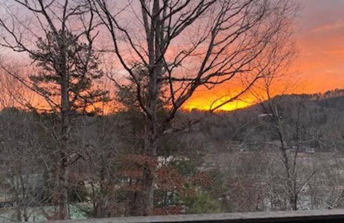 Lake Lure House | Lure Me Inn - WALK to all resort amenities