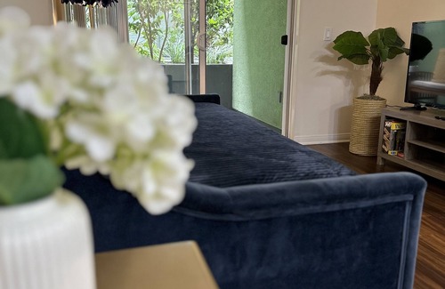 Los Angeles Apartment | Lush 1 bd Koreatown w/FREE parking & In-Unit laundry
