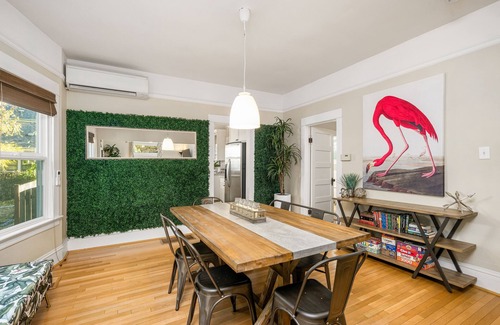 Laurelhurst House | Lush Paradise 4 BR/2BA~Next to Park~ Walkscore 98