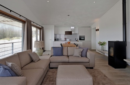 Ouddorp Villa | Lush villa with a terrace in nature reserve
