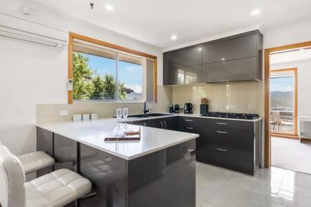 Lutana House | Lutana Large house