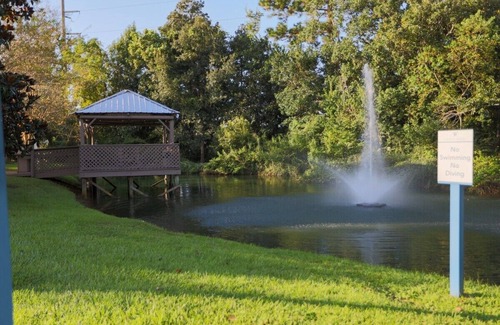 Ferry Pass Apartment | Lux 2BR 2BA mins from the water
