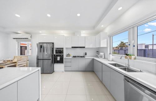Kamay Apartment | LUX 3BR and 2BA Villa with Pool Mango Villa by Bocobay