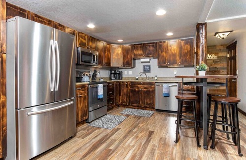 Estes Park Cabin | Lux 3BR home - Views/Wildlife/RMNP/Shop/Snowshoe