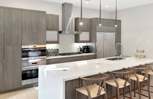 Coconut Grove House | Lux 4BR Retreat w/Heated Pool, BBQ, and Bikes